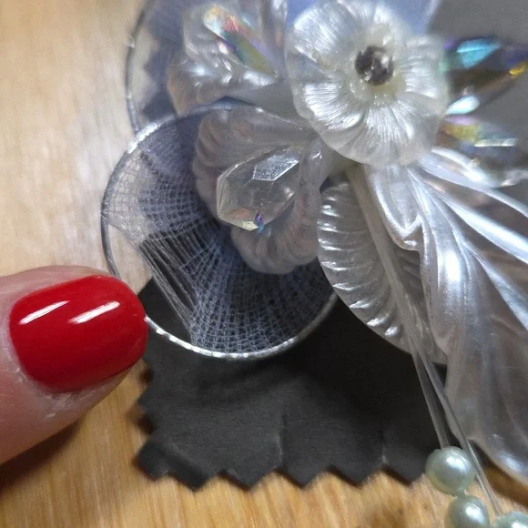 Elegant Floral Beaded Earrings - Picture 2 of 6